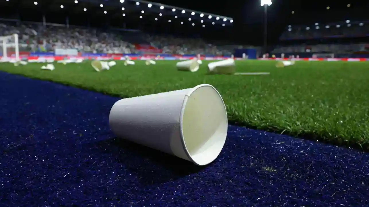 ปรับเงินลำพูนอ่วม 210000 แฟนบอลปาน้ำแข็งโดนหัวกรรมการจุดพลุ, ดูกอลบุรีรัมย์โดนด้วย